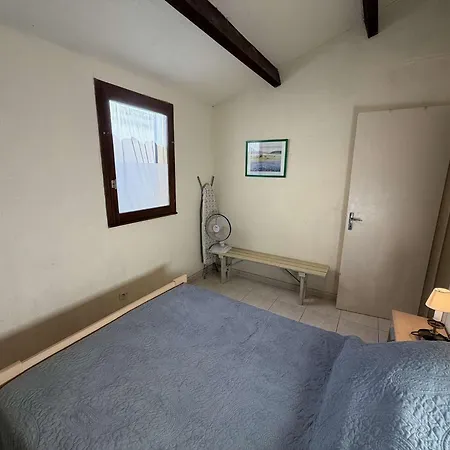Villa T2 Avec Piscine, Proche Et Commerces - 4 Couchages, Parking Privé - Fr-1-81-388