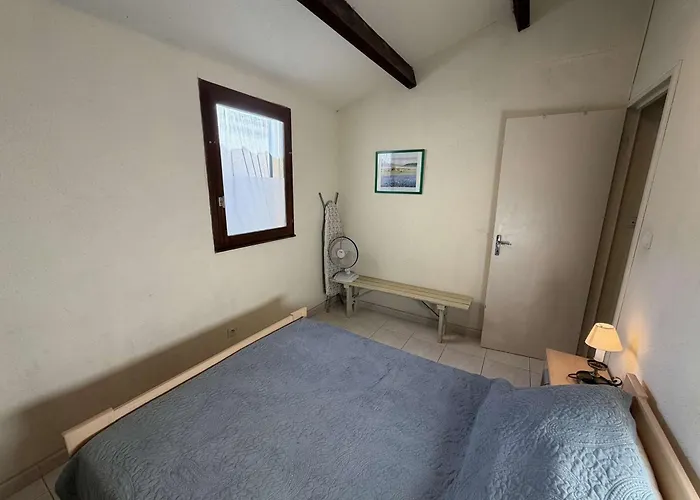 Villa T2 Avec Piscine, Proche Et Commerces - 4 Couchages, Parking Privé - Fr-1-81-388